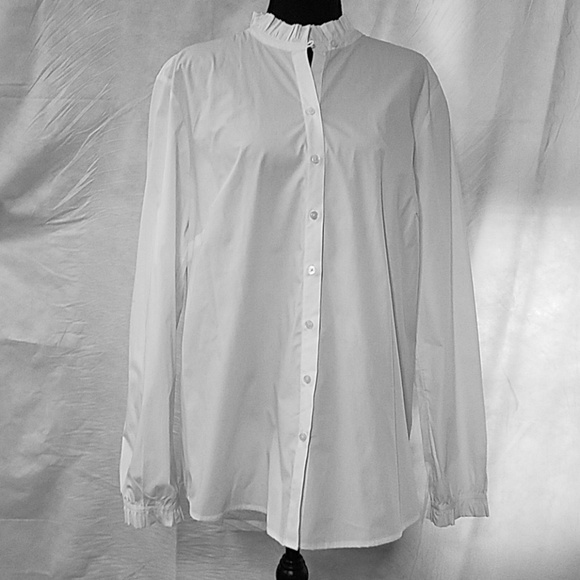 GAP Tops - GAP white long sleeve dress shirt